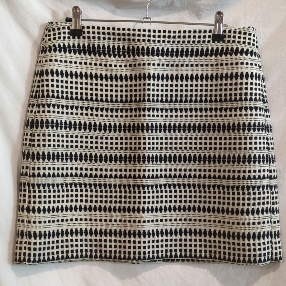 LOFT | Black on Cream Woven Pattern Skirt Fully Lined Contour Waistband | 8P